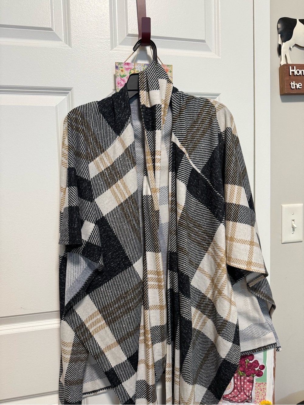 🍁🎃LuLaRoe Plaid Open-Front Cape - Black, White & Tan🍁🎃